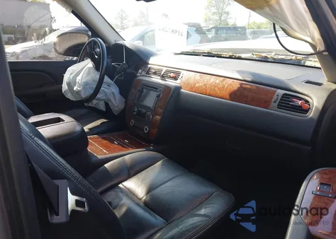 2008 Chevrolet Tahoe Ltz из США, поврежденный, VIN 1GNFC13058R121737